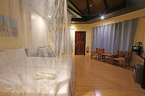 Jonas & Twins Resort