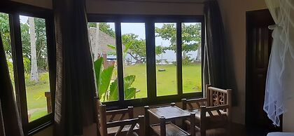 Jonas & Twins Resort