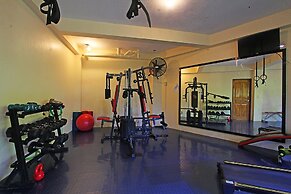 Jonas & Twins Resort