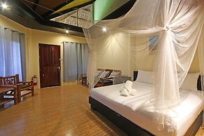 Jonas & Twins Resort