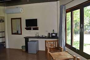 Jonas & Twins Resort