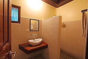 Jonas & Twins Resort