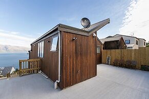 Modern, Plush & Picturesque - Brand New Townhouse