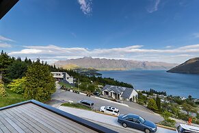 Modern, Plush & Picturesque - Brand New Townhouse