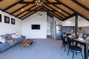 Modern, Plush & Picturesque - Brand New Townhouse