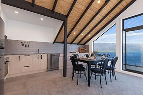 Modern, Plush & Picturesque - Brand New Townhouse