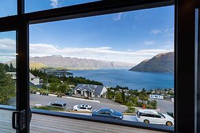 Modern, Plush & Picturesque - Brand New Townhouse