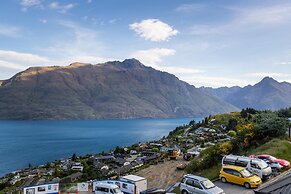 Modern, Plush & Picturesque - Brand New Townhouse