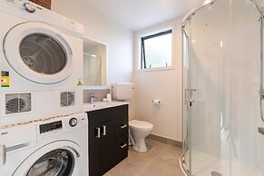 Modern, Plush & Picturesque - Brand New Townhouse