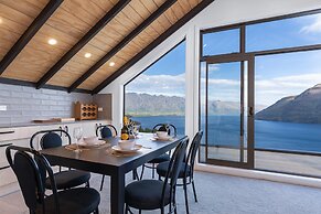 Modern, Plush & Picturesque - Brand New Townhouse