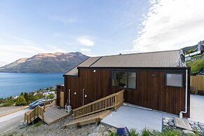 Modern, Plush & Picturesque - Brand New Townhouse