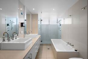 Peninsula Resort - Private Apartments