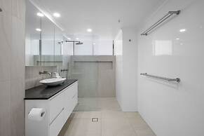 Peninsula Resort - Private Apartments