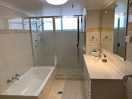 Peninsula Resort - Private Apartments