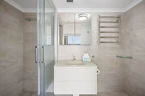 Peninsula Resort - Private Apartments