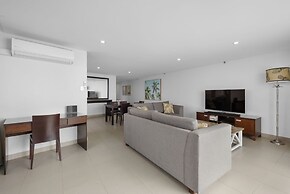 Peninsula Resort - Private Apartments