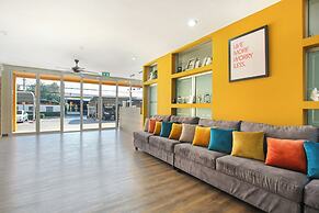 Fullroom 77 Srinakarin