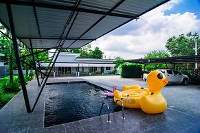 OYO 533 Runya Poolvilla