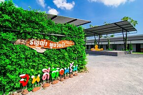 OYO 533 Runya Poolvilla