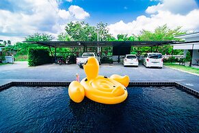 OYO 533 Runya Poolvilla