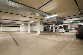 StayPlus Modern Apt Rooftop Terrace