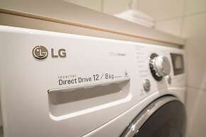 StayPlus Modern Apt Rooftop Terrace