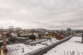 StayPlus Modern Apt Rooftop Terrace