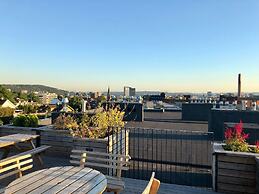 StayPlus Modern Apt Rooftop Terrace