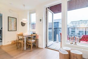 StayPlus Modern Apt Rooftop Terrace