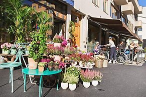 StayPlus Modern Studio Near Bislet Games