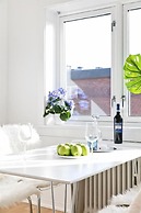 StayPlus Modern Studio Near Bislet Games