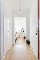 StayPlus Modern Studio Near Bislet Games