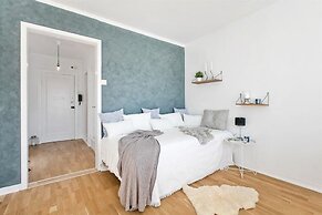 StayPlus Modern Studio Near Bislet Games