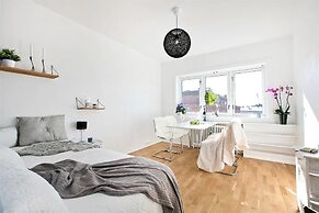 StayPlus Modern Studio Near Bislet Games