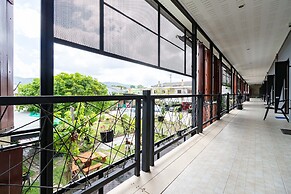 CS Klongtoey Grand Resort