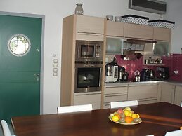 Gorgeous Apartment Pool Anavissos