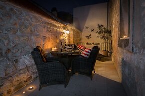 Holiday Home Secret Garden