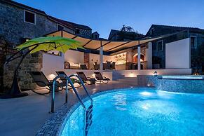 Holiday Home Secret Garden