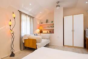 Holiday Home Secret Garden