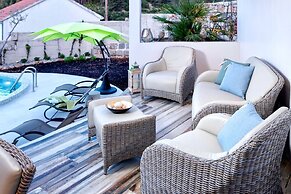 Holiday Home Secret Garden