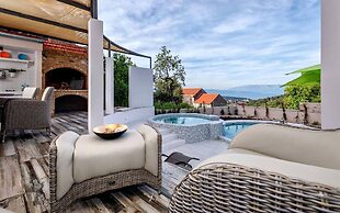 Holiday Home Secret Garden