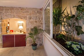 Holiday Home Secret Garden