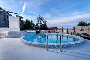 Holiday Home Secret Garden