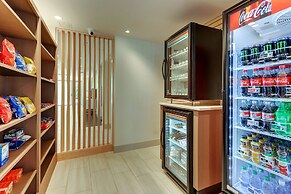 Holiday Inn Express & Suites Roanoke – Civic Center by IHG