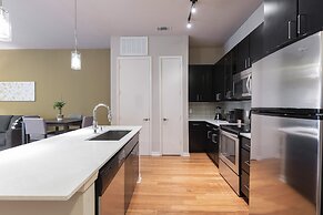 Luxury Med Center Fully Equipped King Sized Bed Condos