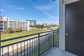 Luxury Med Center Fully Equipped King Sized Bed Condos