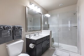 Luxury Med Center Fully Equipped King Sized Bed Condos