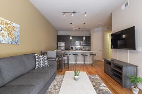 Luxury Med Center Fully Equipped King Sized Bed Condos