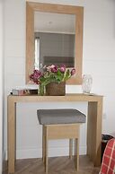 Hollicarrs - Honeycomb Lodge