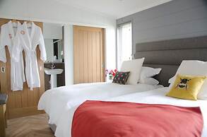 Hollicarrs - Honeycomb Lodge